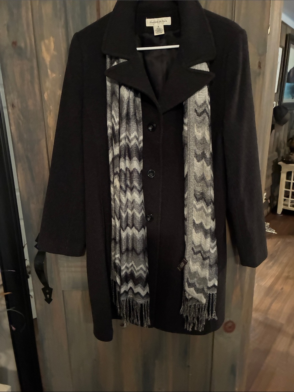 Preston&York VintageWool Gray  Women's Winter Coat with Gray Patterned Scarf